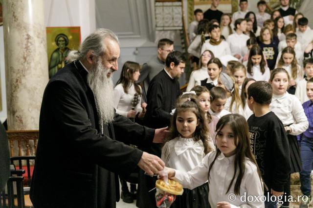 (Foto) Parohia Lupăria – Colindători la Reședința Mitropolitană 2023