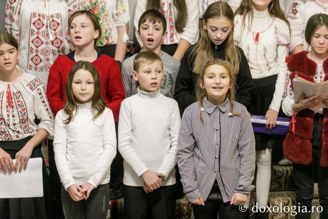 (Foto) Parohia Buhăieni – Colindători la Reședința Mitropolitană 2023