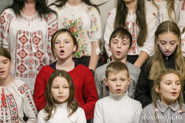(Foto) Parohia Buhăieni – Colindători la Reședința Mitropolitană 2023