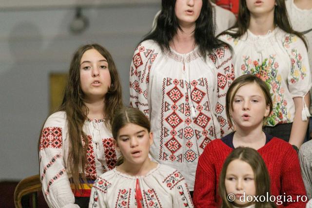 (Foto) Parohia Buhăieni – Colindători la Reședința Mitropolitană 2023