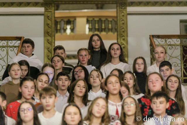 (Foto) Parohia Buhăieni – Colindători la Reședința Mitropolitană 2023