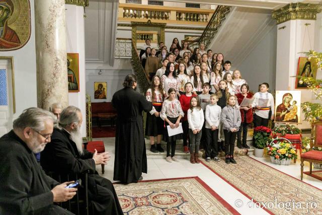 (Foto) Parohia Buhăieni – Colindători la Reședința Mitropolitană 2023
