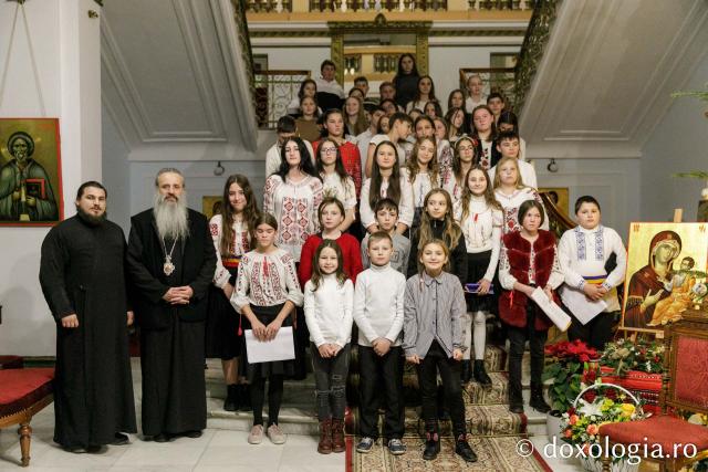 (Foto) Parohia Buhăieni – Colindători la Reședința Mitropolitană 2023