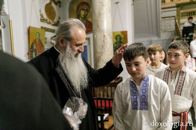 (Foto) Parohia Buhăieni – Colindători la Reședința Mitropolitană 2023
