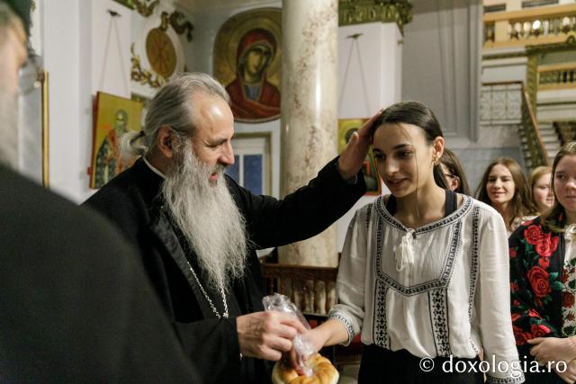 (Foto) Parohia Buhăieni – Colindători la Reședința Mitropolitană 2023