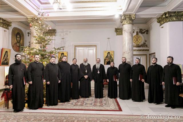 (Foto) Grupul preoți din Basarabia – Colindători la Reședința Mitropolitană 2023