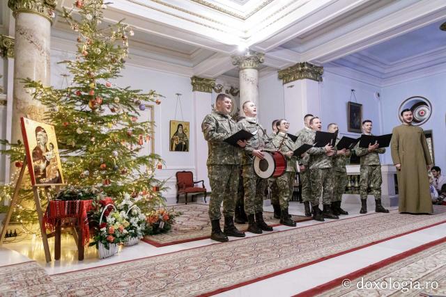 (Foto) Corul Militar „Răzeșii” din Botoșani – Colindători la Reședința Mitropolitană 2023