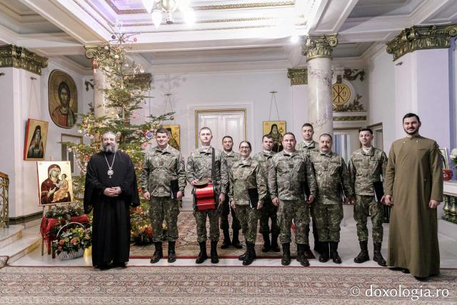 (Foto) Corul Militar „Răzeșii” din Botoșani – Colindători la Reședința Mitropolitană 2023