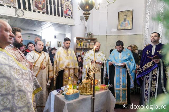 (Foto) Prăznuirea Sfântului Ierarh Nicolae la parohia Bâcu