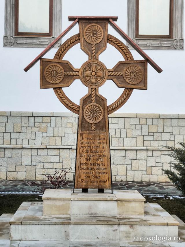 Cruce - Mănăstirea Pângărați