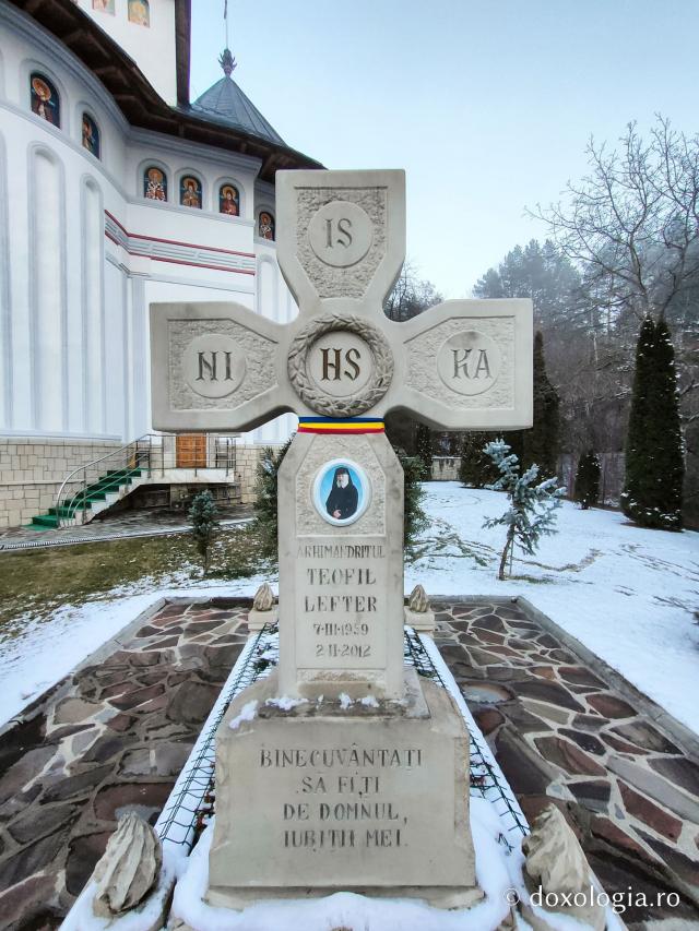 Mormântul Părintelui Teofil Lefter - Mănăstirea Pângărați