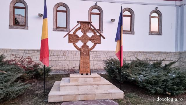 Cruce - Mănăstirea Pângărați
