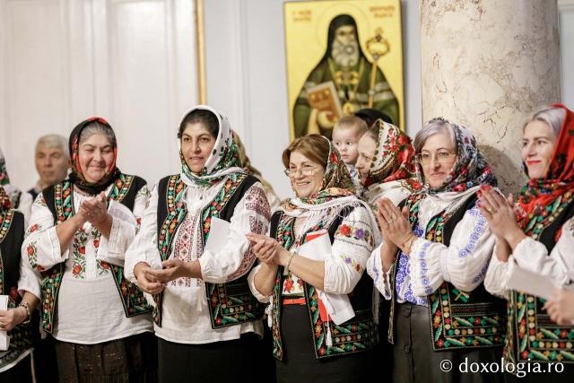 Parohia Cozmești – Colindători la Reședința Mitropolitană 2023