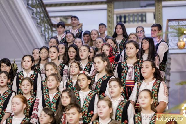 Parohia Cozmești – Colindători la Reședința Mitropolitană 2023