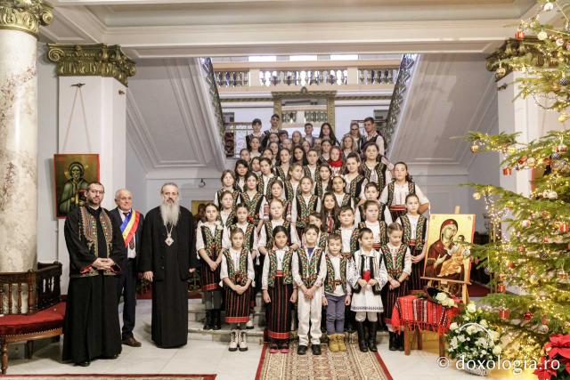 Parohia Cozmești – Colindători la Reședința Mitropolitană 2023