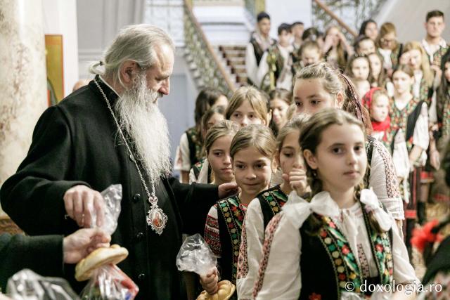 Parohia Cozmești – Colindători la Reședința Mitropolitană 2023