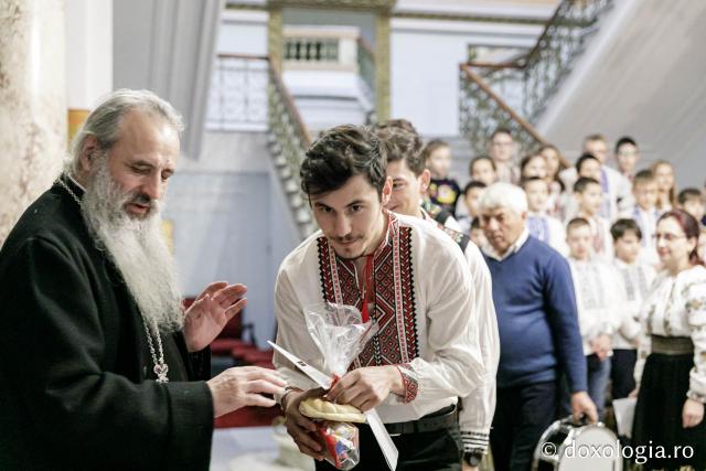 Parohia Cozmești – Colindători la Reședința Mitropolitană 2023