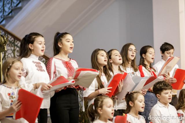 Parohia Valea Adânca – Colindători la Reședința Mitropolitană 2023