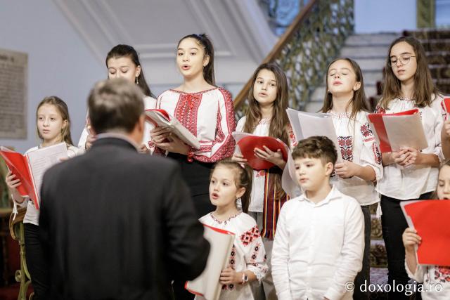 Parohia Valea Adânca – Colindători la Reședința Mitropolitană 2023