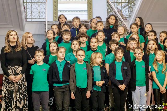 (Foto) Școala Primară Euroed – Colindători la Reședința Mitropolitană 2023