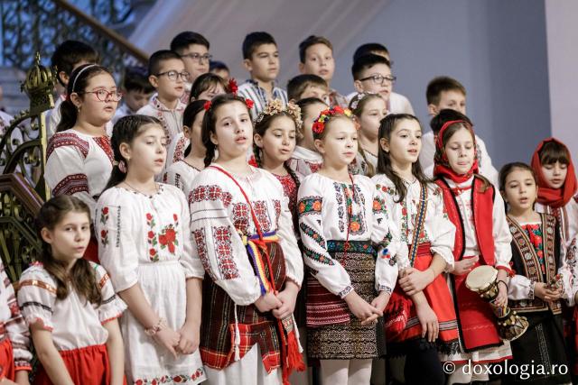 Școala Tomești, clasa a IV-a – Colindători la Reședința Mitropolitană 2023