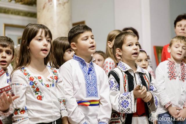 Şcoala „D.D. Pătrăşcanu” din Tomeşti – Colindători la Reședința Mitropolitană 2023