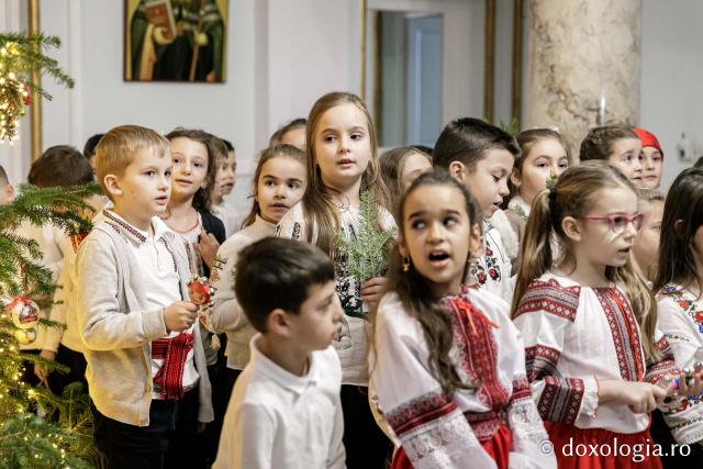 Şcoala „D.D. Pătrăşcanu” din Tomeşti – Colindători la Reședința Mitropolitană 2023