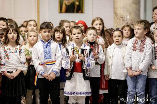 Şcoala „D.D. Pătrăşcanu” din Tomeşti – Colindători la Reședința Mitropolitană 2023