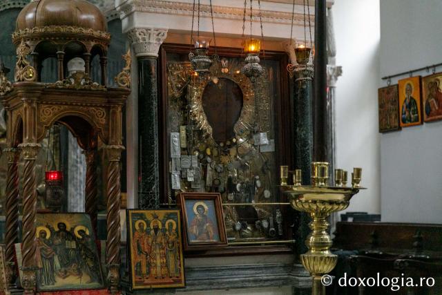 În partea dreaptă a naosului se află icoana Sfântului Ştefan din secolul al VIII-lea / Foto: pr. Silviu Cluci Mănăstirea Constamonitu