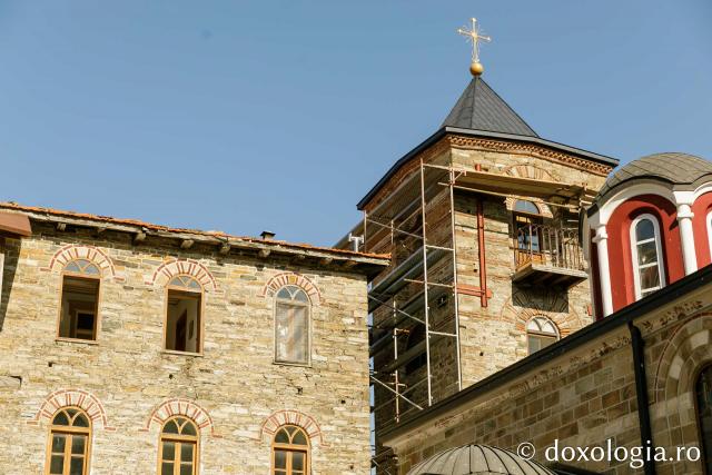 Clopotniţa a fost construită în 1820 şi este clădirea cea mai înaltă din mănăstire / Foto: pr. Silviu Cluci Mănăstirea Constamonitu
