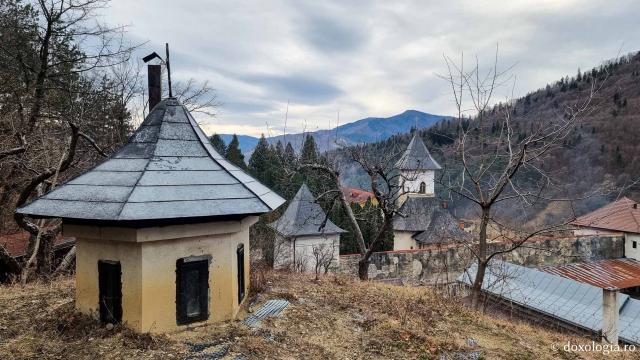 Clipe de răgaz la început de an – Mănăstirea Pângărați