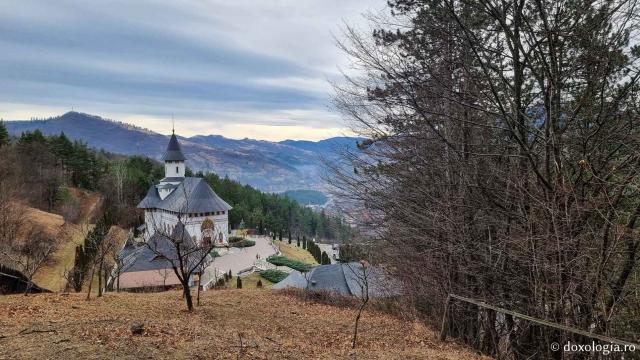 Clipe de răgaz la început de an – Mănăstirea Pângărați