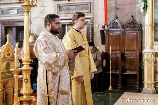 (Foto) Catedrala Mitropolitană din Iași, în haine de sărbătoare: Sfânta Liturghie de praznicul Întâmpinării Domnului 2024