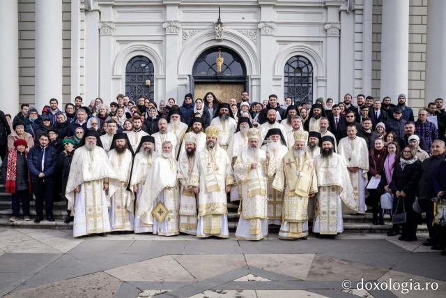 (Foto) Catedrala Mitropolitană din Iași, în haine de sărbătoare: Sfânta Liturghie de praznicul Întâmpinării Domnului 2024