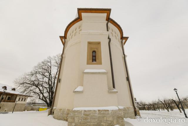 (Foto) Peisaje de iarnă la Mănăstirea Bârnova