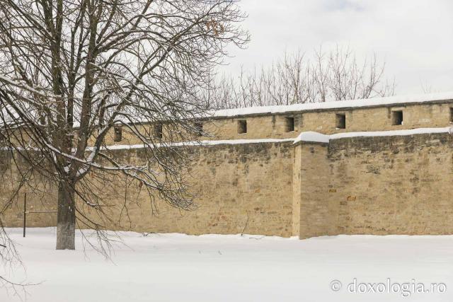Mănăstirea Galata iarna