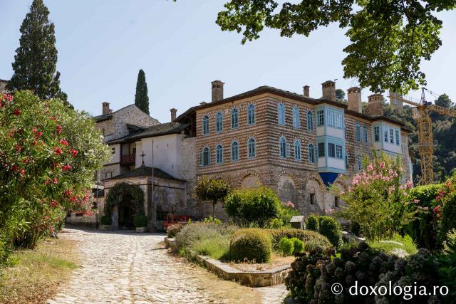 (Foto) Pași de pelerin la Mănăstirea Hilandar – Athos