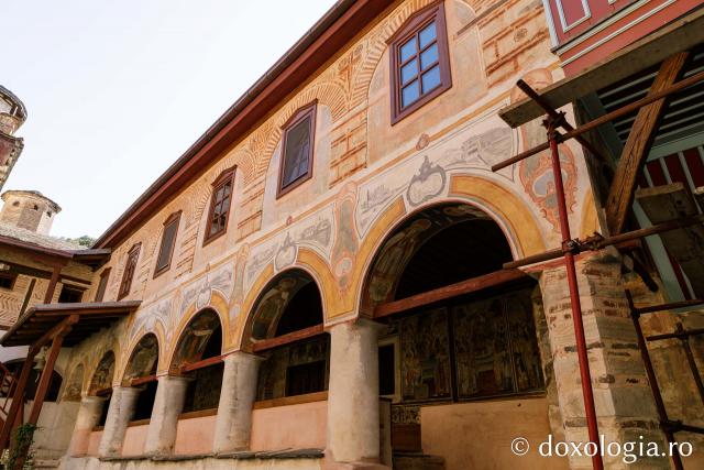 (Foto) Pași de pelerin la Mănăstirea Hilandar – Athos