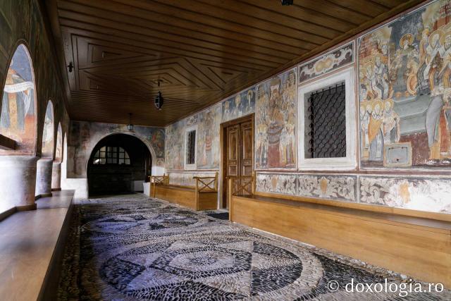 (Foto) Pași de pelerin la Mănăstirea Hilandar – Athos