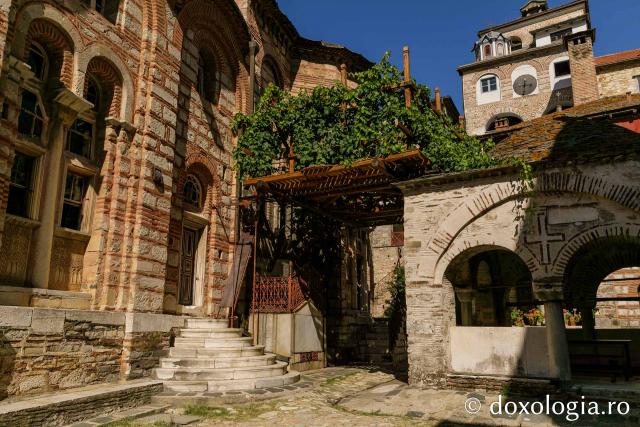 (Foto) Pași de pelerin la Mănăstirea Hilandar – Athos