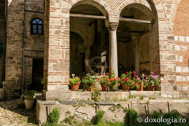 (Foto) Pași de pelerin la Mănăstirea Hilandar – Athos