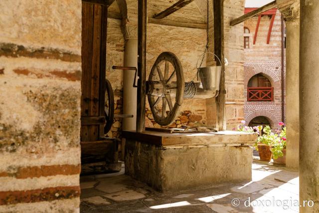 (Foto) Pași de pelerin la Mănăstirea Hilandar – Athos