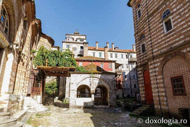 (Foto) Pași de pelerin la Mănăstirea Hilandar – Athos