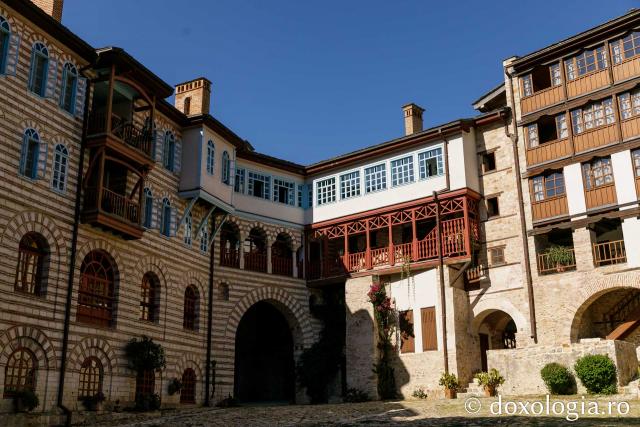 (Foto) Pași de pelerin la Mănăstirea Hilandar – Athos
