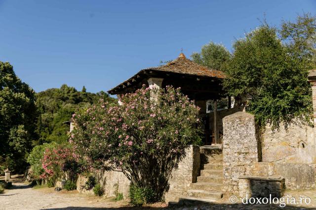 (Foto) Pași de pelerin la Mănăstirea Hilandar – Athos