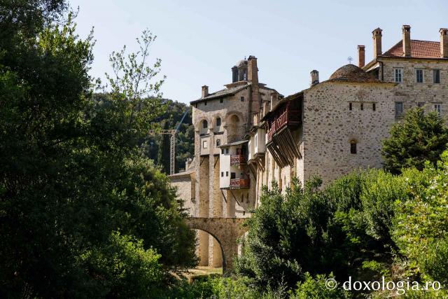 (Foto) Pași de pelerin la Mănăstirea Hilandar – Athos