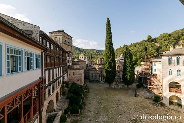 (Foto) Pași de pelerin la Mănăstirea Hilandar – Athos