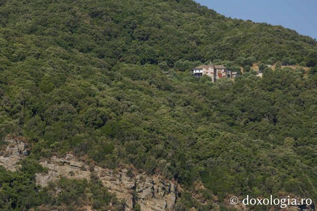 Sihăstria Colciu văzută de pe mare