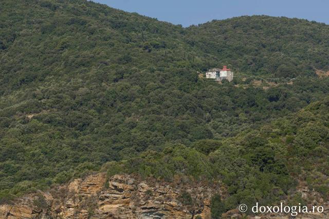 Sihăstria Colciu văzută de pe mare