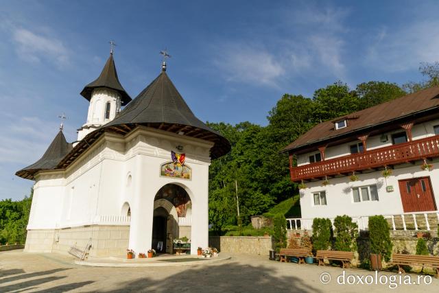Mănăstirea Piatra Sfântă din Iași